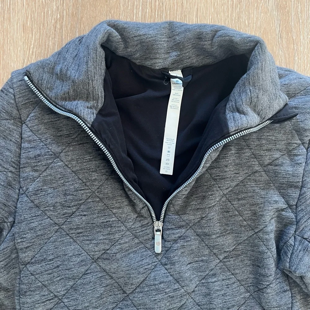 lululemon athletica Gray Quilted Sweatshirt - Picture 5 of 6